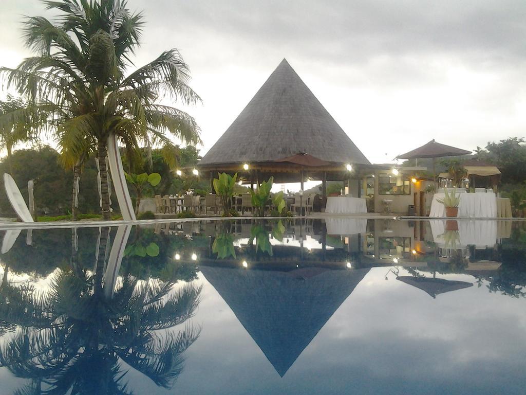 Luwansa Beach Hotel Labuan Bajo Exteriör bild