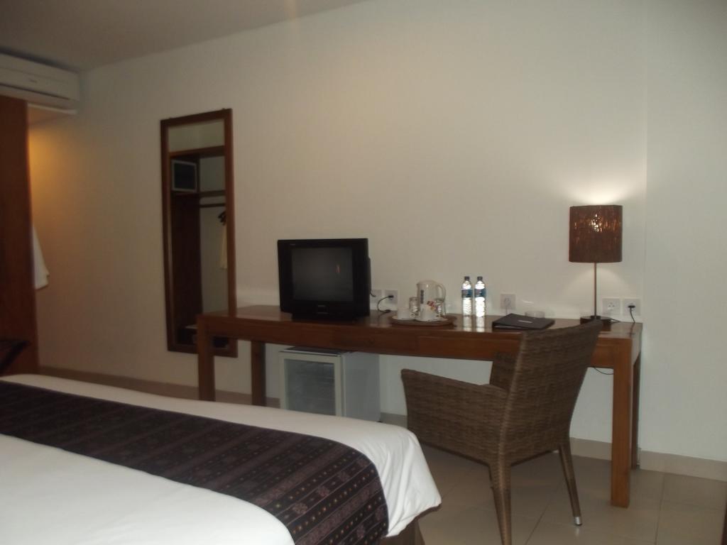 Luwansa Beach Hotel Labuan Bajo Exteriör bild