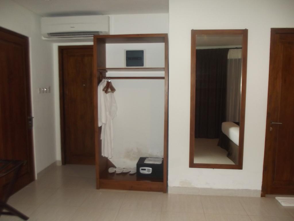 Luwansa Beach Hotel Labuan Bajo Exteriör bild
