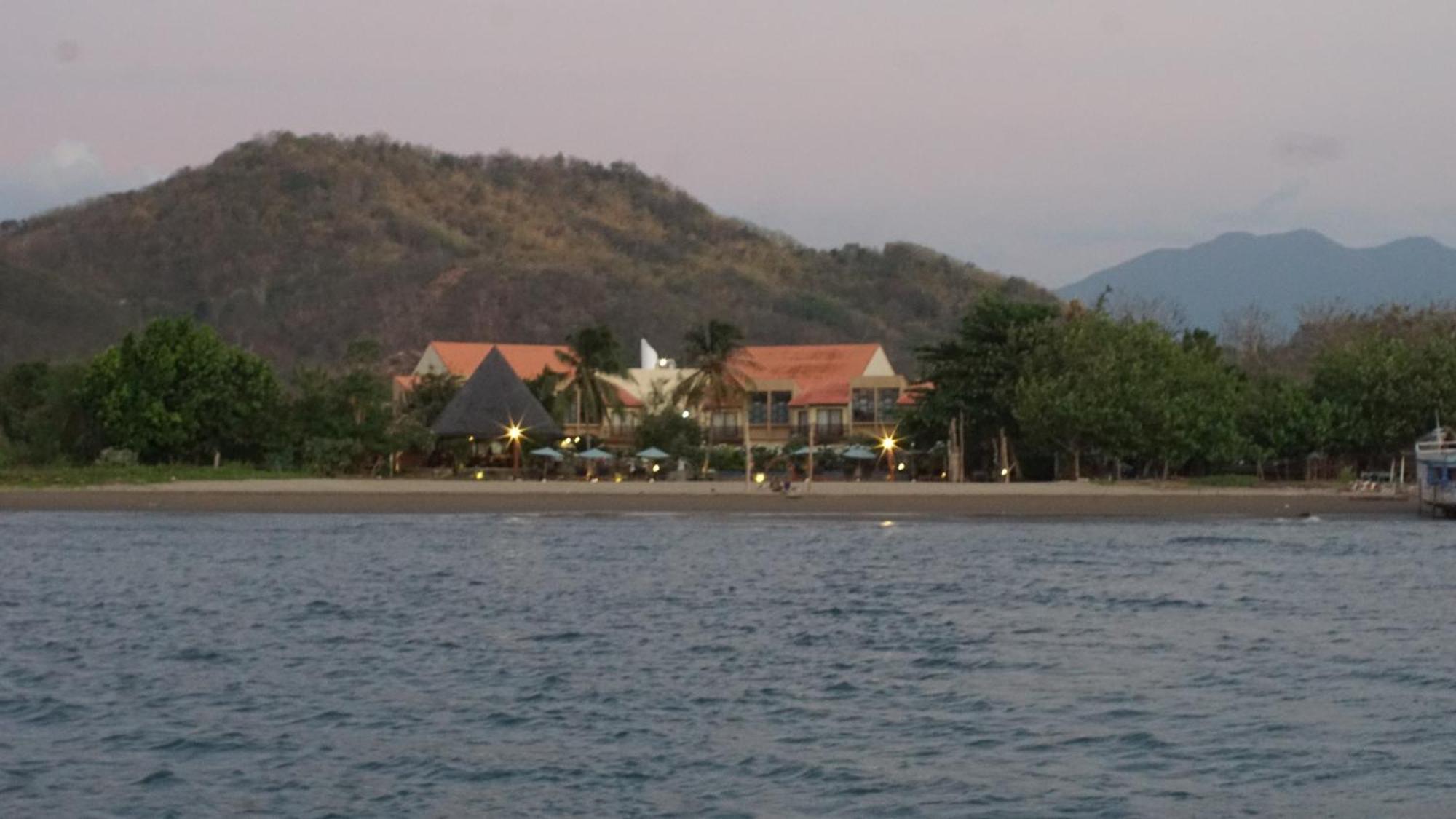 Luwansa Beach Hotel Labuan Bajo Exteriör bild