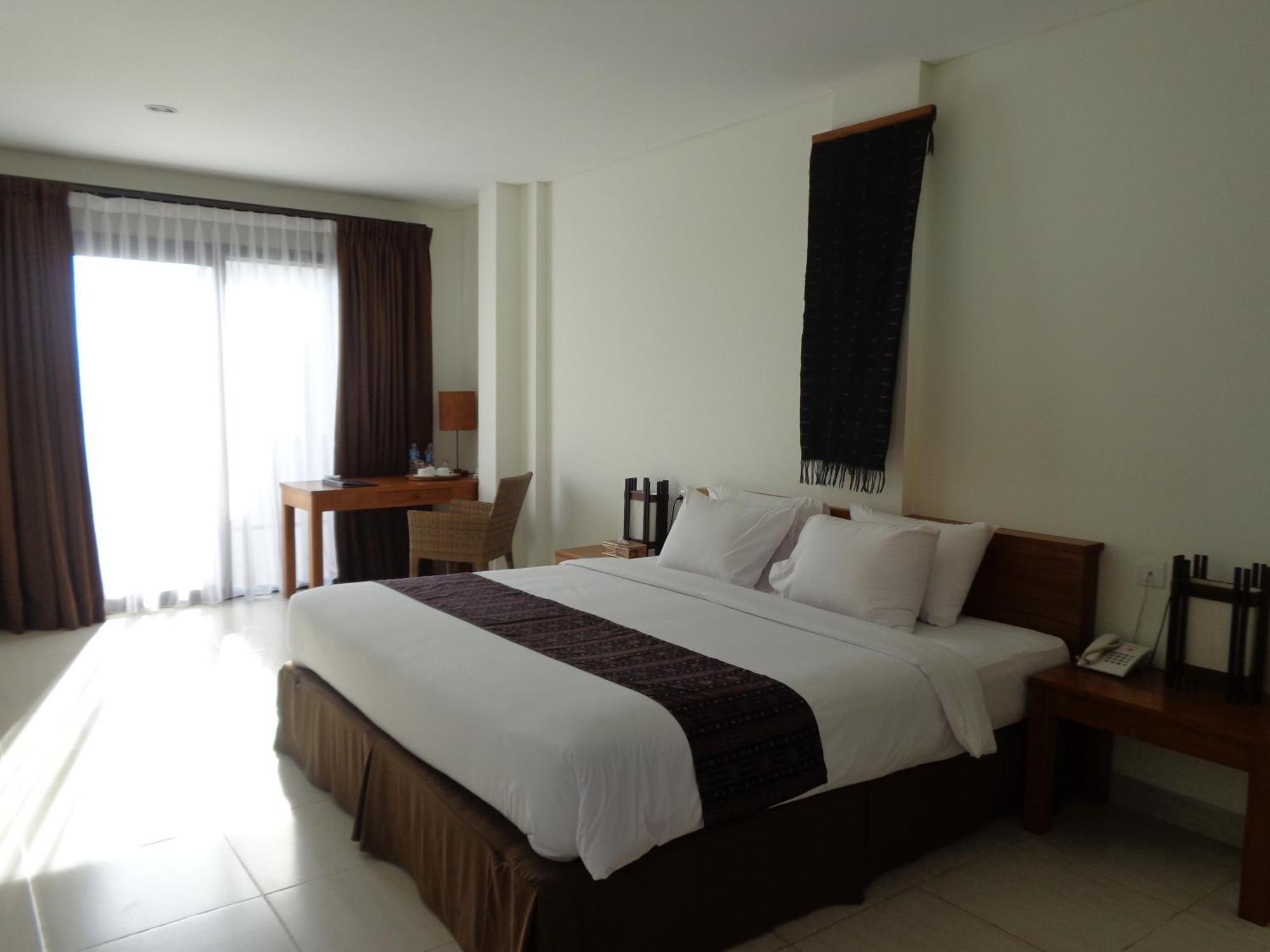 Luwansa Beach Hotel Labuan Bajo Exteriör bild