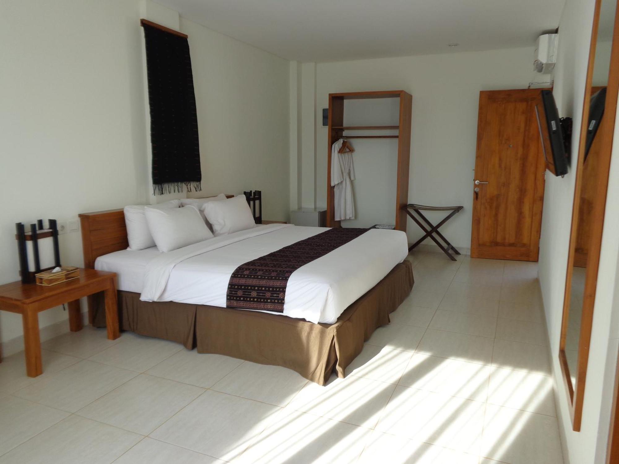 Luwansa Beach Hotel Labuan Bajo Exteriör bild
