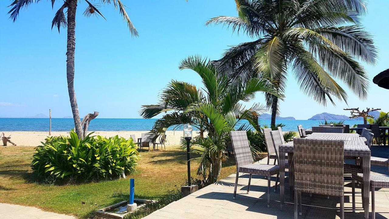 Luwansa Beach Hotel Labuan Bajo Exteriör bild