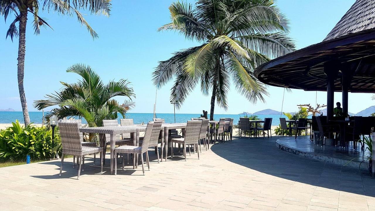 Luwansa Beach Hotel Labuan Bajo Exteriör bild